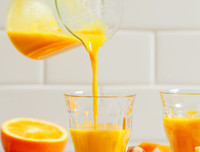 [ẢNH] Những lợi ích bất ngờ khi uống nước cam mỗi ngày