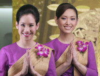 [ẢNH] Chiêm ngưỡng những mẫu đồng phục tiếp viên hàng không ấn tượng nhất thế giới