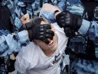 [ẢNH] Cảnh sát Nga trấn áp và bắt giữ hơn 1.000 người biểu tình