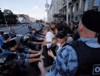 [ẢNH] Cảnh sát Nga trấn áp và bắt giữ hơn 1.000 người biểu tình