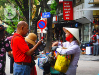 [Ảnh] Thú vị trước một Hồ Gươm vắng lặng trong ngày đầu tiên của dịp nghỉ lễ