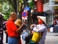 [Ảnh] Thú vị trước một Hồ Gươm vắng lặng trong ngày đầu tiên của dịp nghỉ lễ