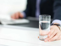 [ẢNH] Bổ sung nước đúng cách trong mùa nắng nóng để tăng sức đề kháng