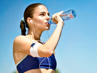 [ẢNH] Bổ sung nước đúng cách trong mùa nắng nóng để tăng sức đề kháng