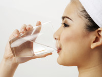 [ẢNH] Bổ sung nước đúng cách trong mùa nắng nóng để tăng sức đề kháng