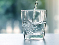 [ẢNH] Bổ sung nước đúng cách trong mùa nắng nóng để tăng sức đề kháng