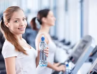 [ẢNH] Bổ sung nước đúng cách trong mùa nắng nóng để tăng sức đề kháng