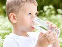 [ẢNH] Bổ sung nước đúng cách trong mùa nắng nóng để tăng sức đề kháng