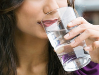 [ẢNH] Bổ sung nước đúng cách trong mùa nắng nóng để tăng sức đề kháng