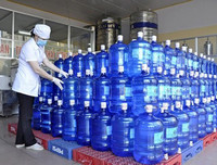 [ẢNH] Từ vụ lấy nước mương ô nhiễm làm nước uống: Cách nhận biết nước tinh khiết 