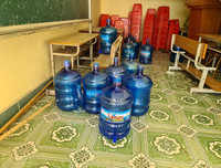 [ẢNH] Từ vụ lấy nước mương ô nhiễm làm nước uống: Cách nhận biết nước tinh khiết 