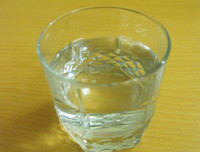 [ẢNH] Từ vụ lấy nước mương ô nhiễm làm nước uống: Cách nhận biết nước tinh khiết 