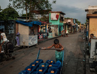 Dân nghèo Philippines chen chúc 