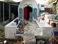 Dân nghèo Philippines chen chúc 