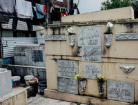 Dân nghèo Philippines chen chúc 