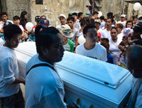 Dân nghèo Philippines chen chúc 