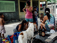 Dân nghèo Philippines chen chúc 