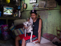 Dân nghèo Philippines chen chúc 