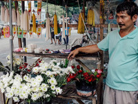 Dân nghèo Philippines chen chúc 