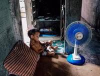 Dân nghèo Philippines chen chúc 