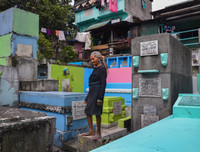 Dân nghèo Philippines chen chúc 