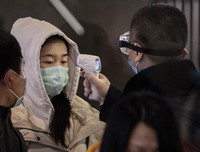 [ẢNH] Những con đường nhiễm bệnh không ngờ tới do virus corona gây ra