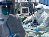 [ẢNH] Những con đường nhiễm bệnh không ngờ tới do virus corona gây ra