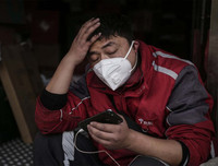 [ẢNH] Những con đường nhiễm bệnh không ngờ tới do virus corona gây ra