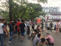 [ẢNH] Phố đi bộ Hồ Gươm tấp nập trong những ngày cuối dịp nghỉ lễ