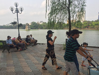 [ẢNH] Phố đi bộ Hồ Gươm tấp nập trong những ngày cuối dịp nghỉ lễ