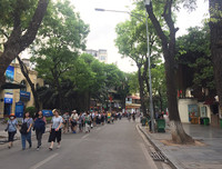 [ẢNH] Phố đi bộ Hồ Gươm tấp nập trong những ngày cuối dịp nghỉ lễ