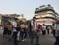 [ẢNH] Phố đi bộ Hồ Gươm tấp nập trong những ngày cuối dịp nghỉ lễ