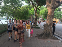 [ẢNH] Phố đi bộ Hồ Gươm tấp nập trong những ngày cuối dịp nghỉ lễ