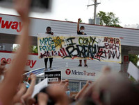 [ẢNH] Biểu tình bùng phát thành bạo động tại Mỹ sau sai lầm của viên cảnh sát Minneapolis