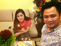 [ẢNH] Cuộc sống bình yên của NSND Tự Long bên người vợ tài sắc