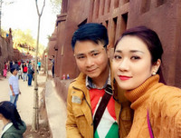 [ẢNH] Cuộc sống bình yên của NSND Tự Long bên người vợ tài sắc