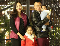 [ẢNH] Cuộc sống bình yên của NSND Tự Long bên người vợ tài sắc