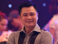 [ẢNH] Cuộc sống bình yên của NSND Tự Long bên người vợ tài sắc