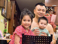 [ẢNH] Cuộc sống bình yên của NSND Tự Long bên người vợ tài sắc