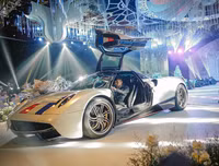 Cận cảnh đám cưới siêu hot của con gái Minh 