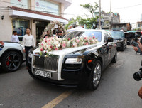 Cận cảnh đám cưới siêu hot của con gái Minh 