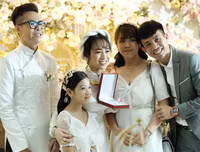 Cận cảnh đám cưới siêu hot của con gái Minh 