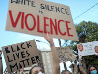 [ẢNH] Biểu tình phản đối phân biệt sắc tộc lan rộng ra nhiều quốc gia trên thế giới