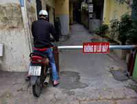 Hà Nội: Người dân đã tháo dỡ barie tự ý lắp đặt cản trở giao thông