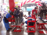 [ẢNH] Những mẹo nhỏ giúp tiết kiệm xăng khi đi xe máy