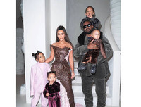 [ẢNH] Nhìn lại 8 năm bên nhau của vợ chồng ứng viên Tổng thống Mỹ Kanye West và Kim Kardashian