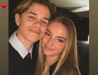 [ẢNH] Ngắm nhan sắc 2 bóng hồng bên cạnh 2 quý tử nhà Beckham