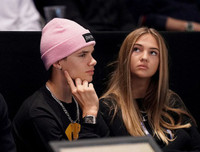 [ẢNH] Ngắm nhan sắc 2 bóng hồng bên cạnh 2 quý tử nhà Beckham