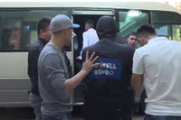 Cận cảnh công an bắt hàng chục đối tượng phê ma túy trong quán karaoke