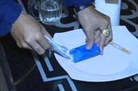 Cận cảnh công an bắt hàng chục đối tượng phê ma túy trong quán karaoke